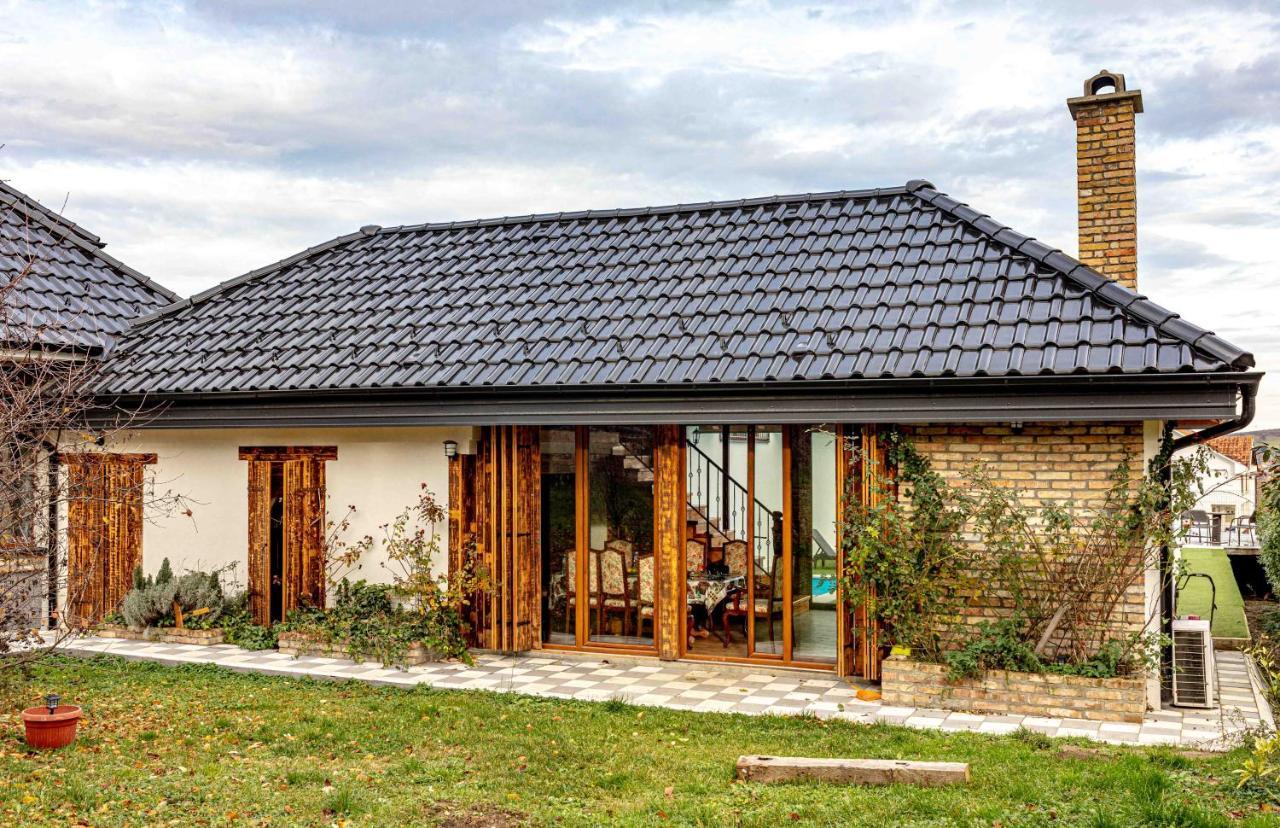 City Escape Luxury Villa Zuce Екстер'єр фото