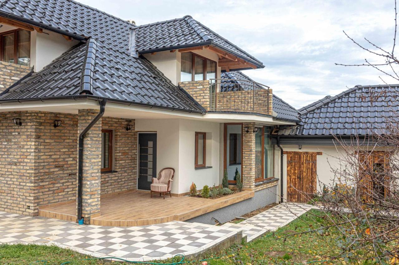 City Escape Luxury Villa Zuce Екстер'єр фото