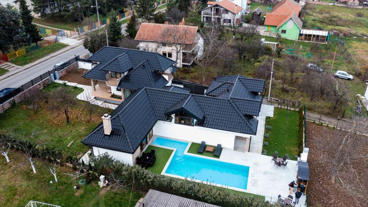 City Escape Luxury Villa Zuce Екстер'єр фото
