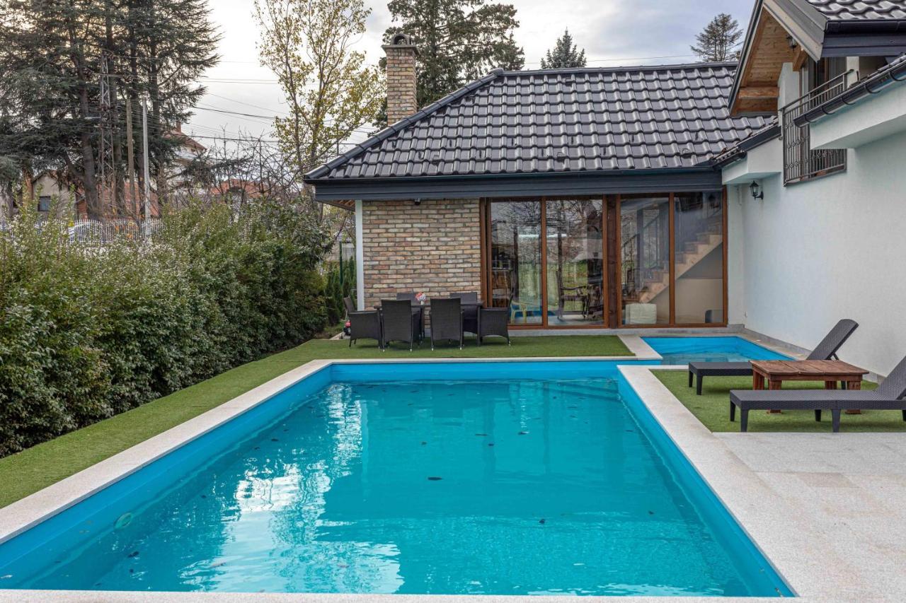 City Escape Luxury Villa Zuce Екстер'єр фото