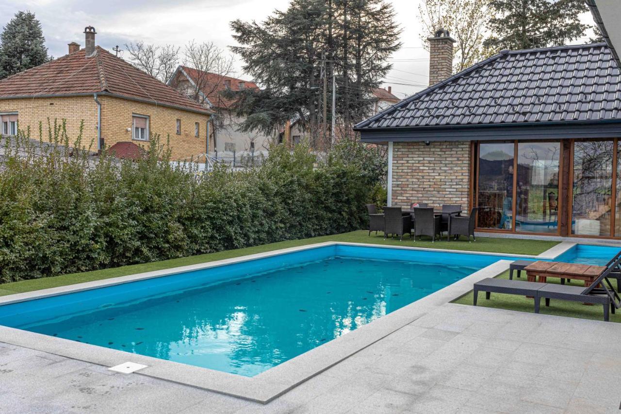 City Escape Luxury Villa Zuce Екстер'єр фото