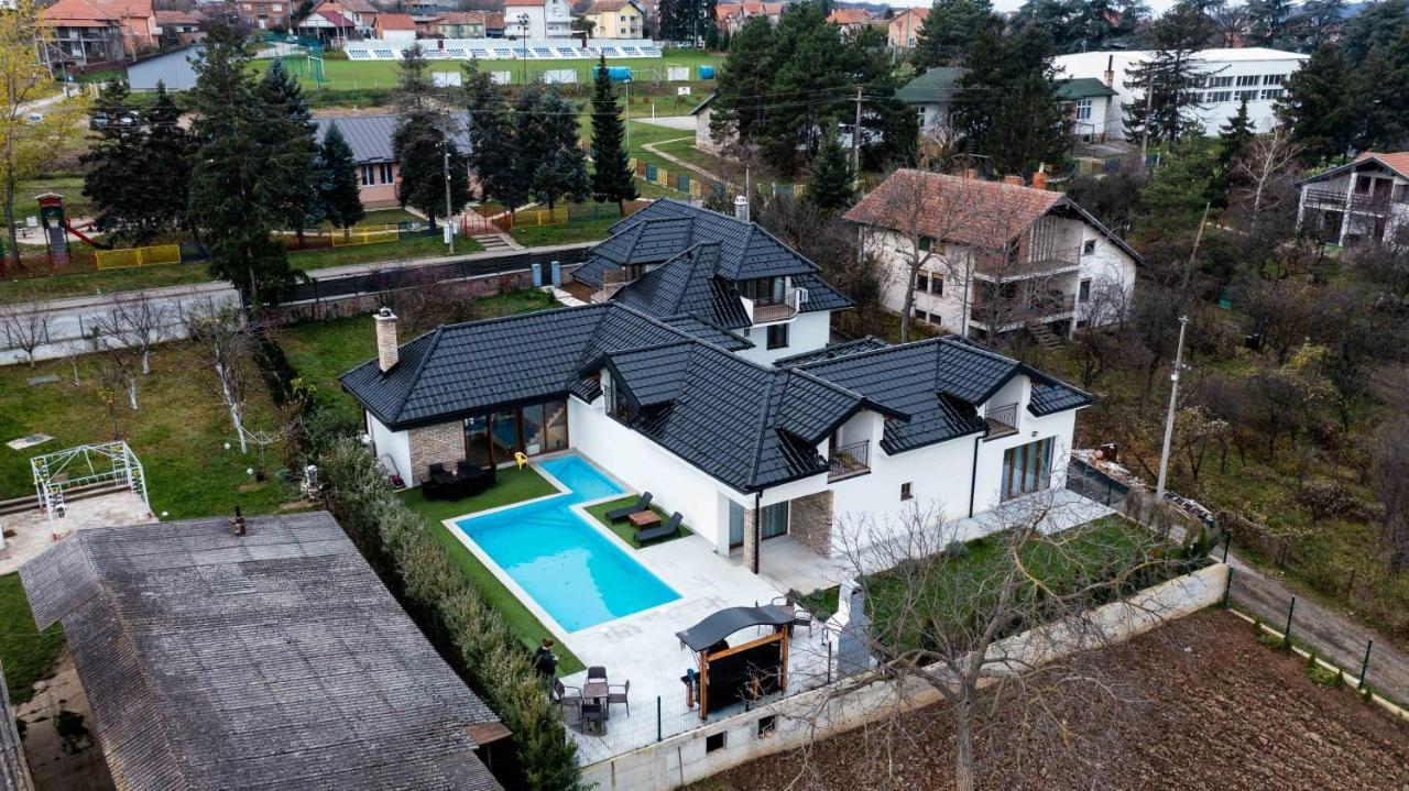 City Escape Luxury Villa Zuce Екстер'єр фото