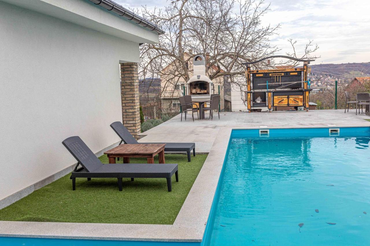 City Escape Luxury Villa Zuce Екстер'єр фото