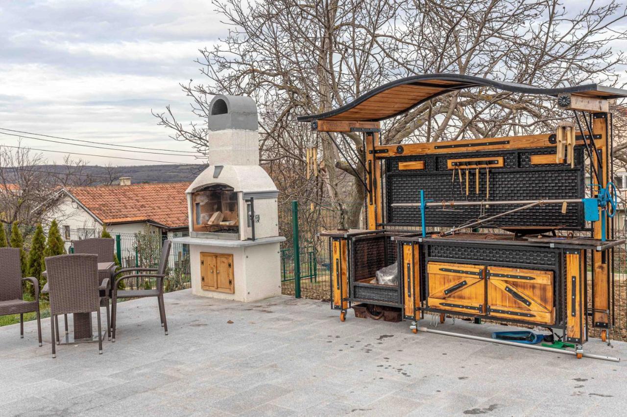 City Escape Luxury Villa Zuce Екстер'єр фото
