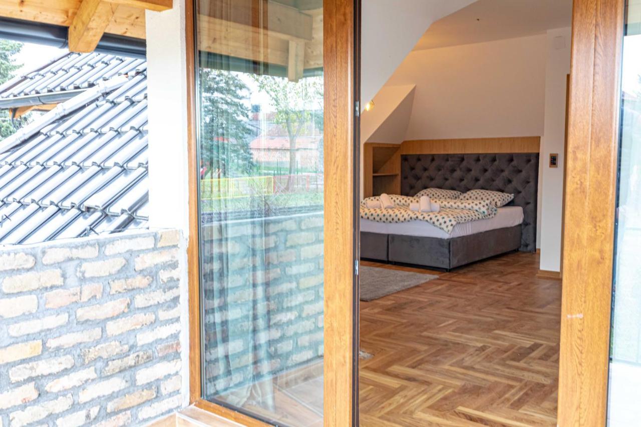 City Escape Luxury Villa Zuce Екстер'єр фото