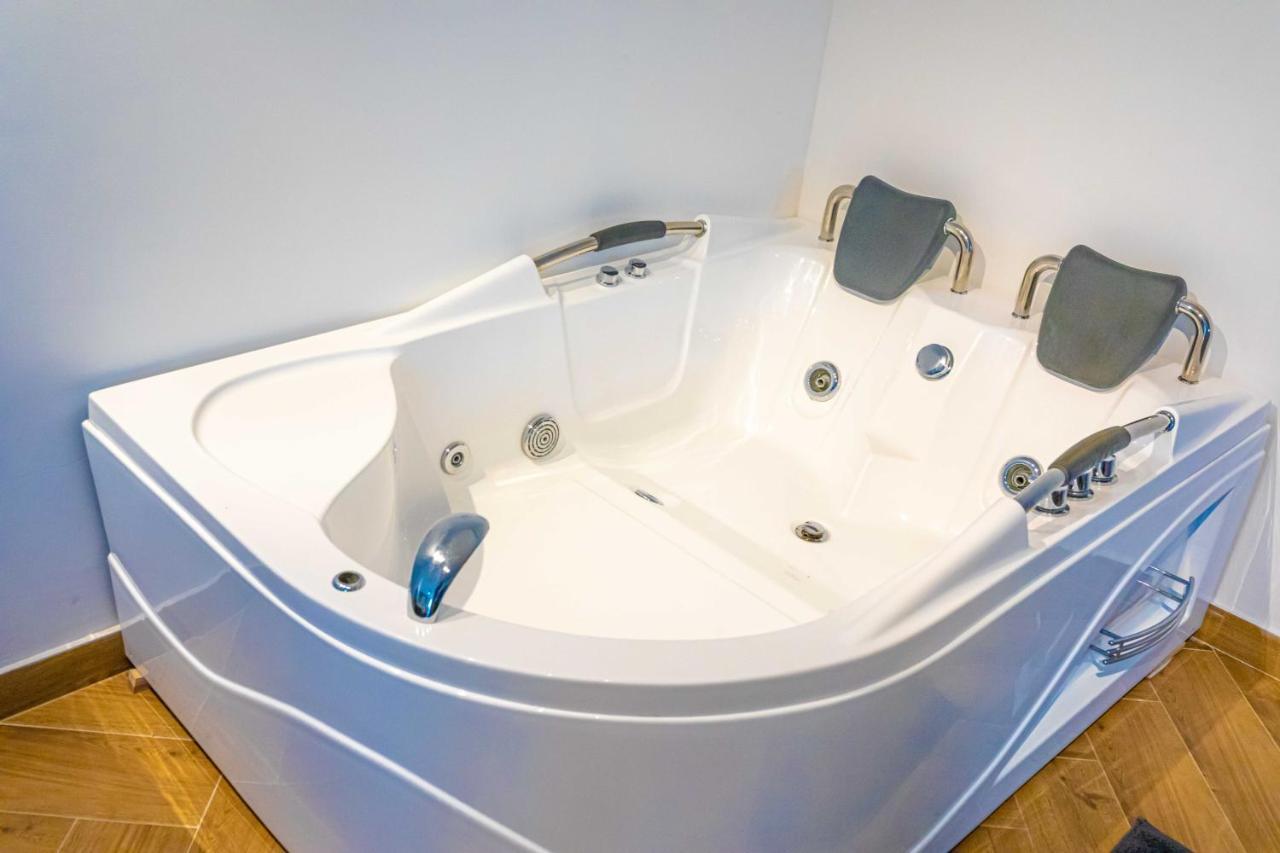 City Escape Luxury Villa Zuce Екстер'єр фото