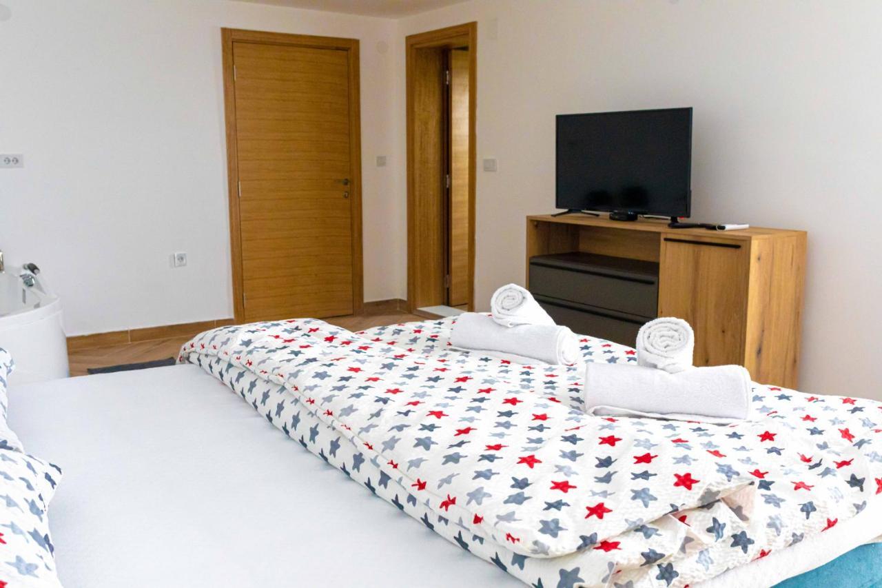 City Escape Luxury Villa Zuce Екстер'єр фото